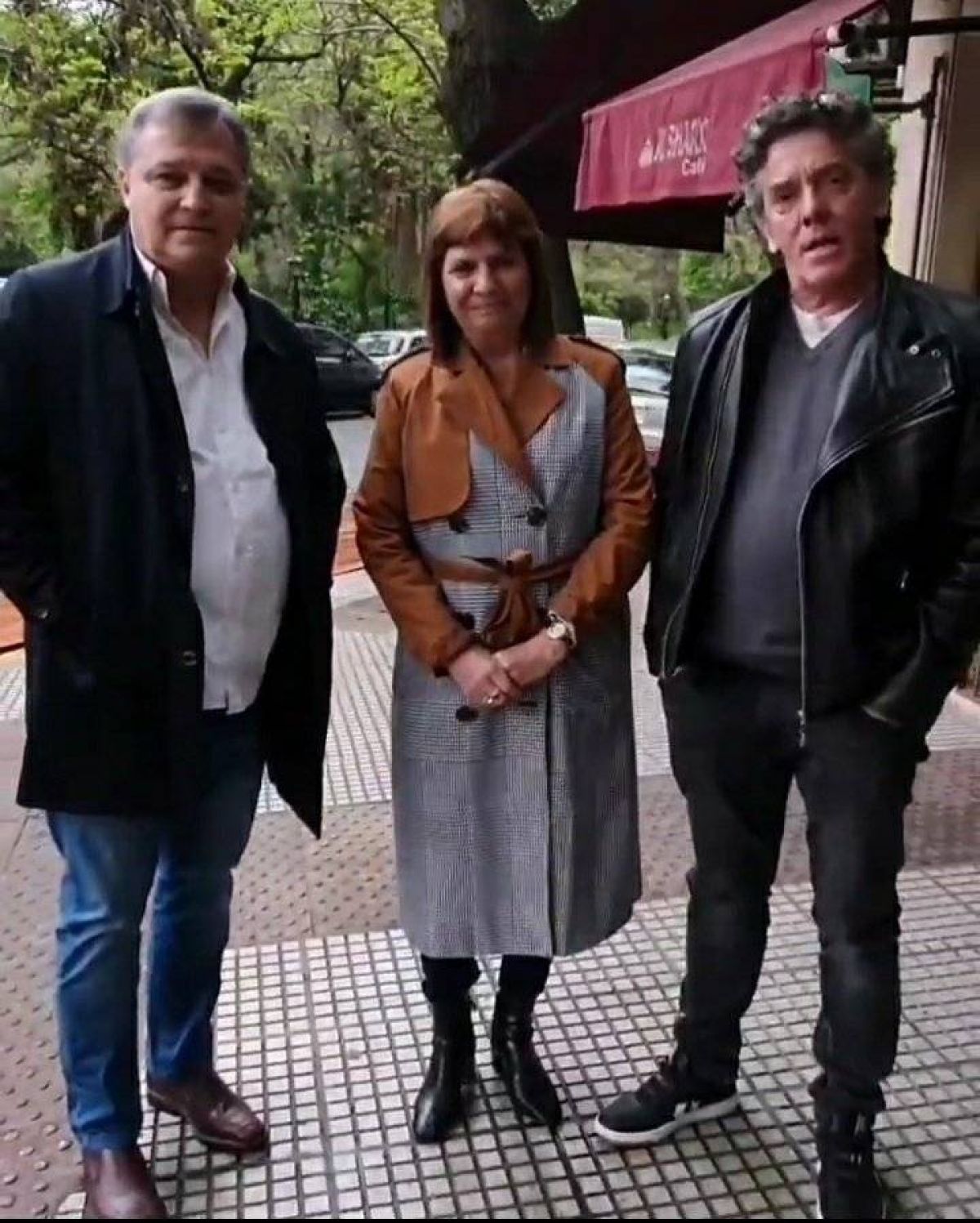"GRAN CAMPEÓN")  Ricardo Daniel Bertoni en "¡#Independiente, el Gran Campeón!": En cuanto a la política nacional, Bertoni manifestó: "No intervengo directamente, pero apoyo a Patricia Bullrich"...