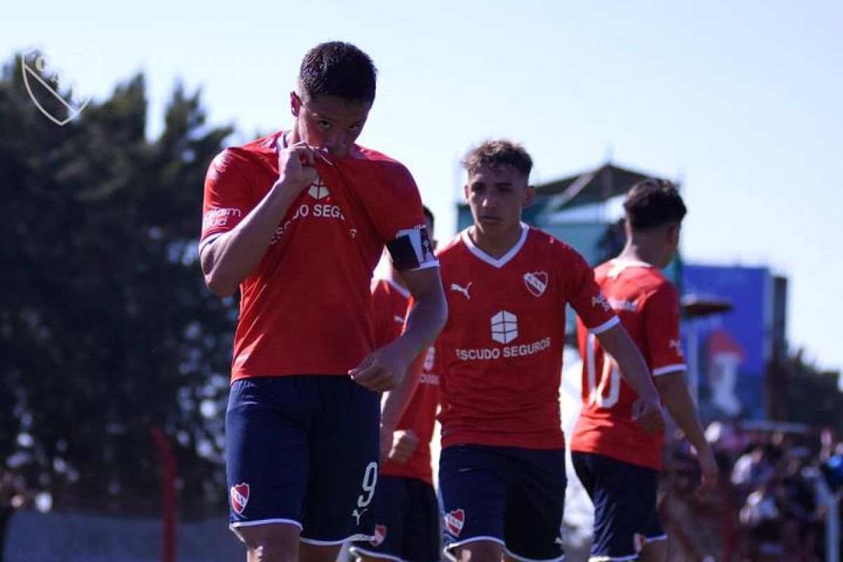 LAS INFERIORES JUGARON ANTE RACING.-