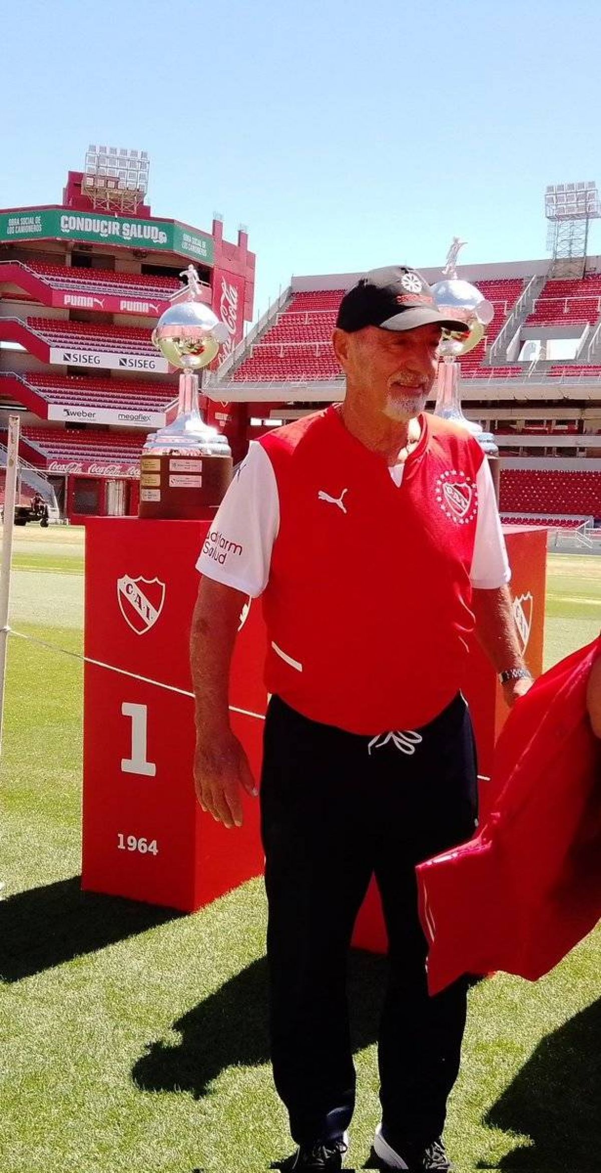 @diablorojoradio) Que tengan lindo Sábado. Ricardo Elbio #Pavoni en el "LIbertadores de América".-