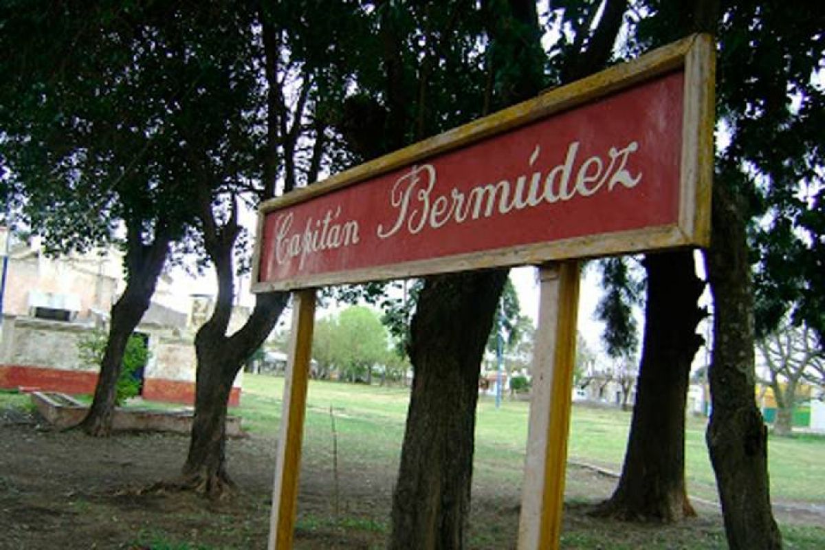 Peñas Cai . Peña Roja de Capitán Bermúdez .-