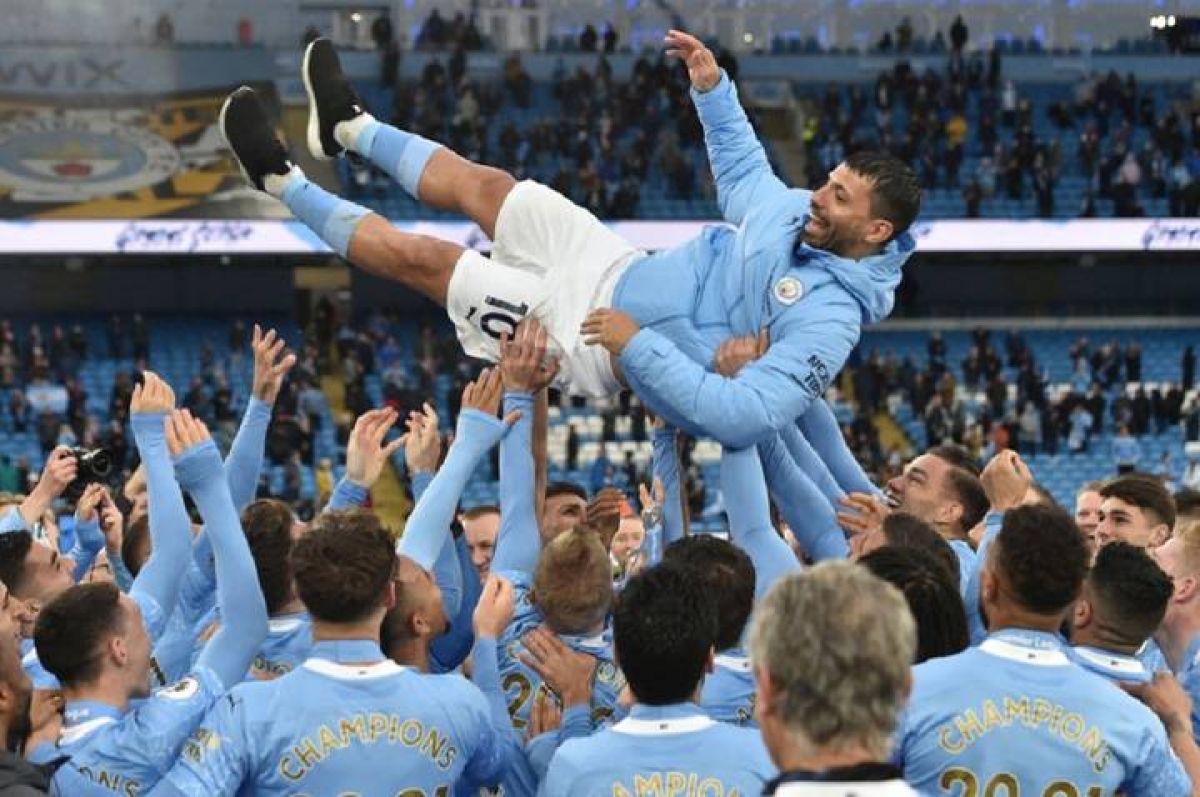 "SOY DEL ROJO") “Es algo increíble”: Kun Agüero habló del emotivo homenaje del Manchester City.