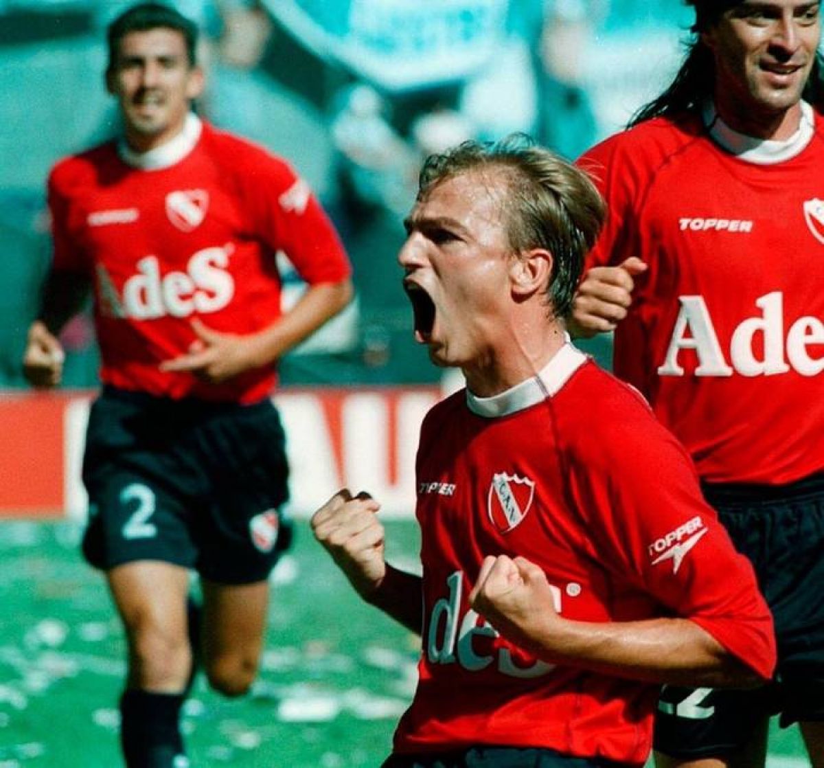 Su cumpleaños es una gran excusa para volver a ver este fotón clásico  Cuchu Cambiasso .-