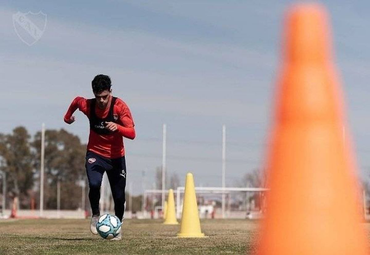 @MentoLeonardo En la práctica de hoy en Villa Domínico, @alansonora entrenó a la par de sus compañeros!