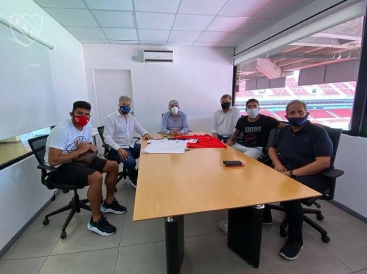 "DE LA CUNA AL INFIERNO") Hugo #Moyano Se Reunió Con El Plantel.-