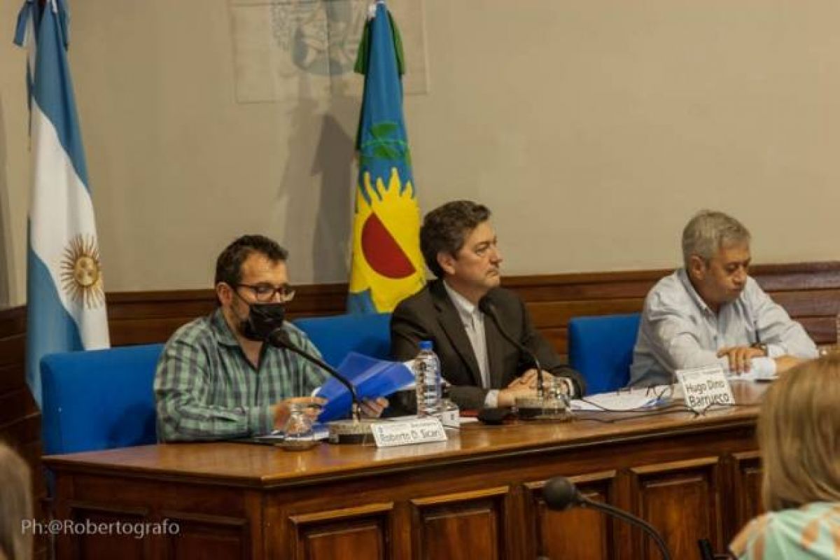 "HONORABLE CONCEJO DELIBERANTE DE #AVELLANEDA": JURARON LOS EDILES QUE FUERON ELEGIDOS EN NOVIEMBRE .- PRESIDENCIA: HUGO #BARRUECO .-
