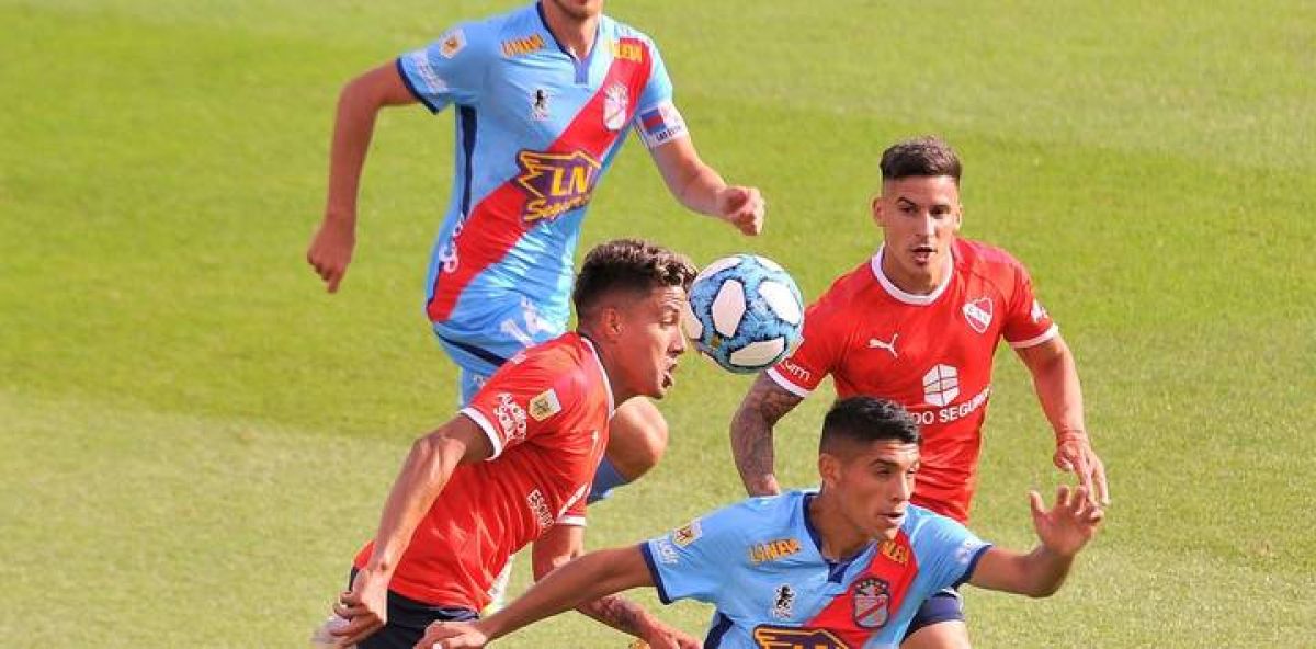"CLARÍN") El Rojo cayó 4-3 en un partidazo y resignó toda chance de alcanzar el primer puesto del grupo.
