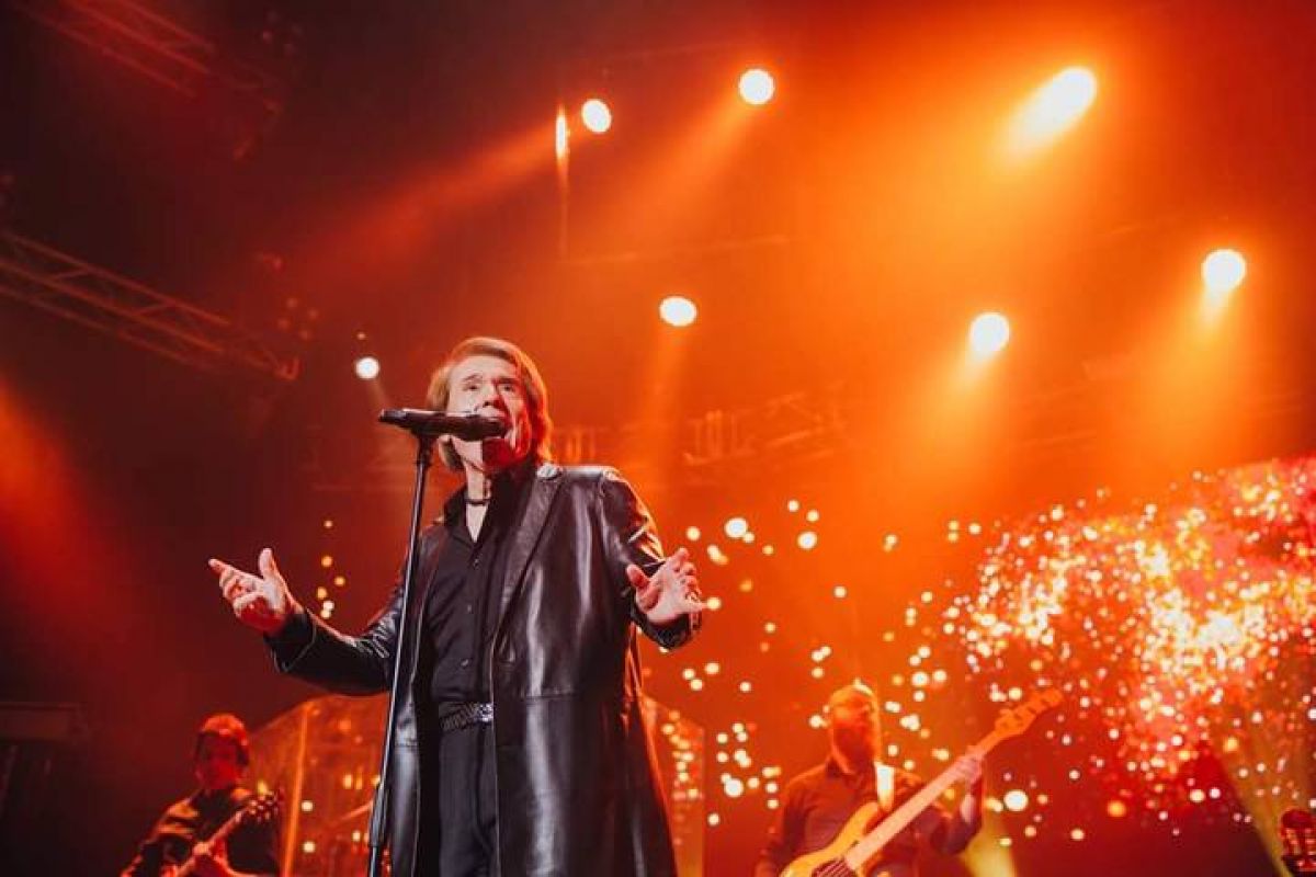 @villaverdefm ) MARTES -HORARIOS- DANIEL GALOTO EN #ESPAÑA. TUESDAY IN #SPAIN!!! DIRECTLY FOR ALL #EUROPE!!! @RAPHAELartista-@Raphael_SVQ @Ayto_Sevilla @SevillaFC @diariosevilla @AndaluciaJunta @EAPMMM @Web_Raphaelista .