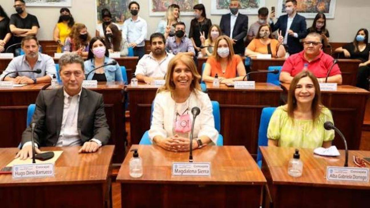 "NACIDO EN #AVELLANEDA") "HONORABLE CONCEJO DELIBERANTE DE AVELLANEDA". LOS CONCEJALES YA SE PREPARAN PARA UNA INTENSA ACTIVIDAD EN EL NUEVO AÑO 2022...