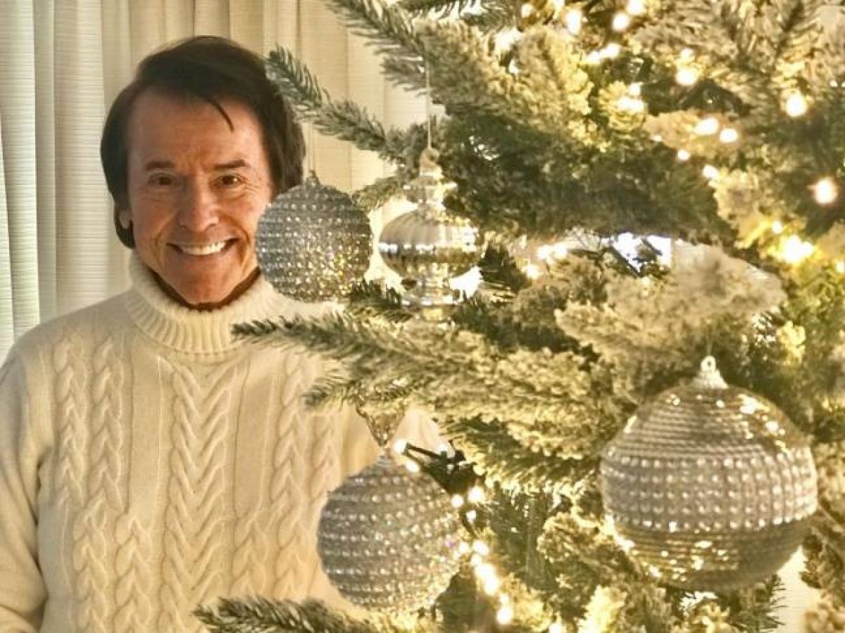 "#RAPHAEL INFINITO") LOS SALUDOS DE LAS #RAPHAELISTAS DEL MUNDO; SUS MÁGICAS CANCIONES DE #NAVIDAD Y LA FIESTA POR EL #AÑONUEVO... CON EL INSUPERABLE @RAPHAELartista .-