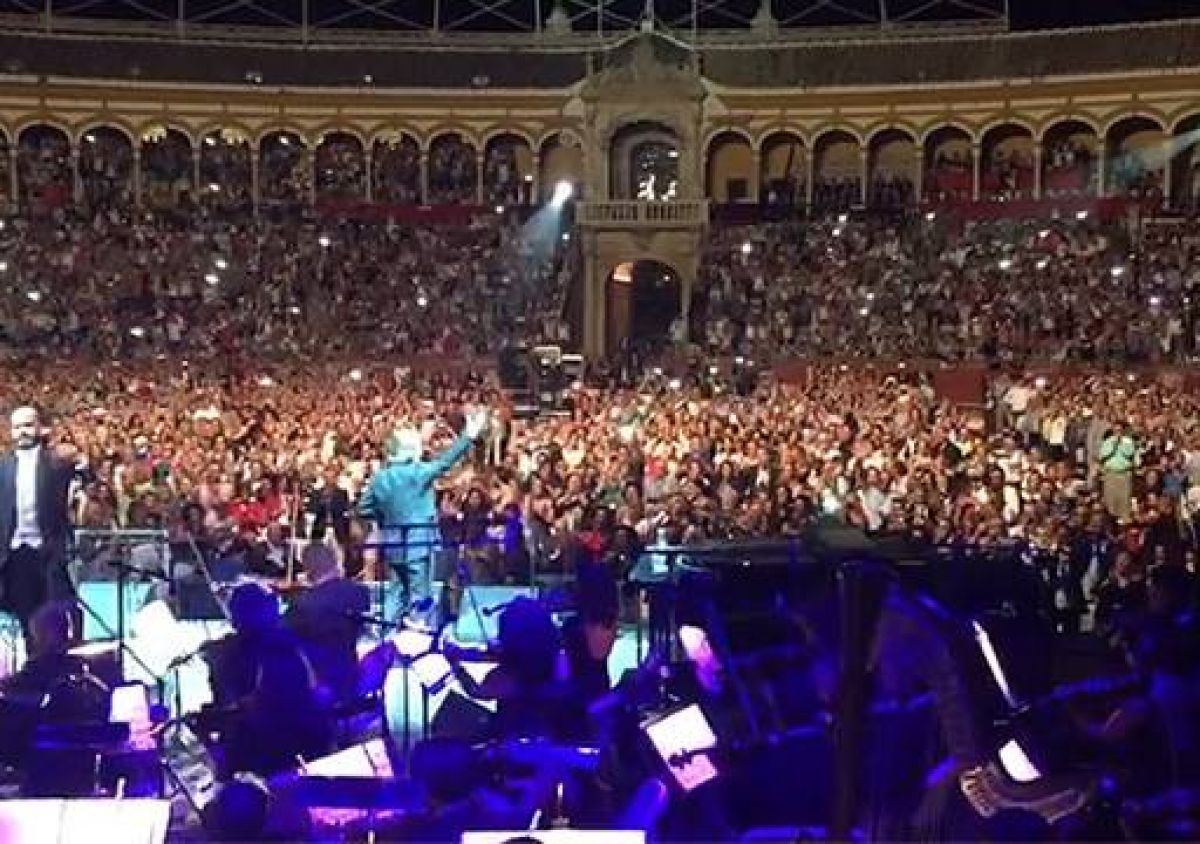 #JUEVES - "@44millones" y "#Raphael infinito" en FM #Villaverde de #España .-@RAPHAELartista @villaverdefm @elCorreoWeb @adirecto @Raphael_SVQ @Sevillainf @Sevillainf @Web_Raphaelista @RaphaelSpace_Cl @raphaelista23 @ManuelVillaitod @EAPMMM