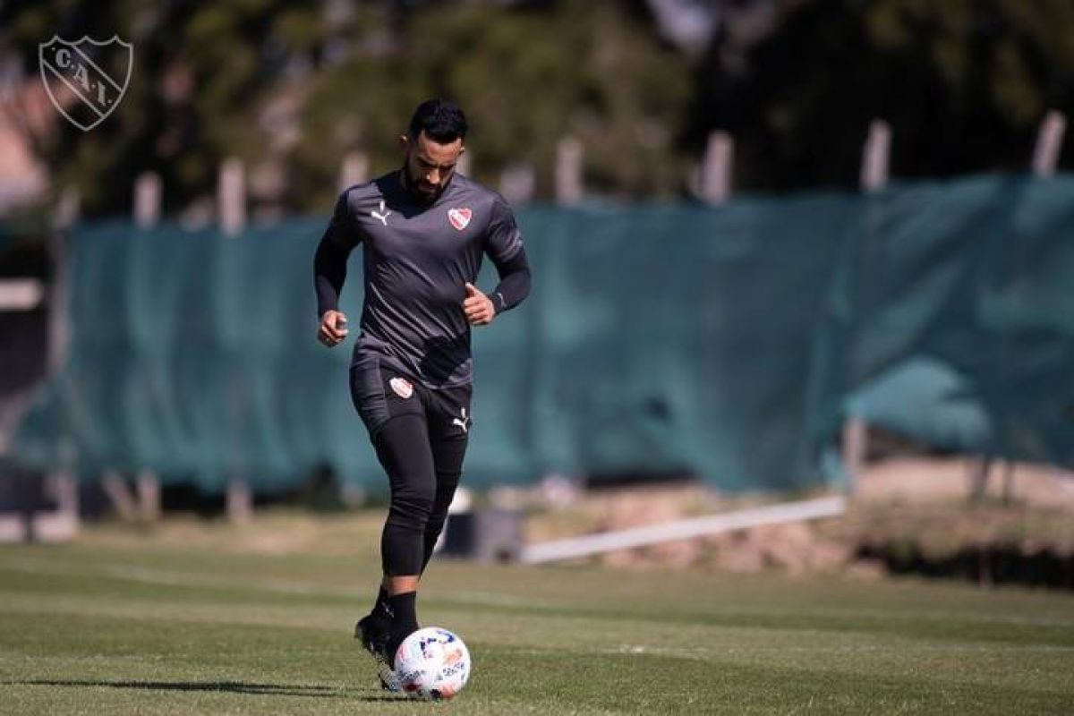 "#INDEPENDIENTE" ) Entrenamiento en Villa Dominico.