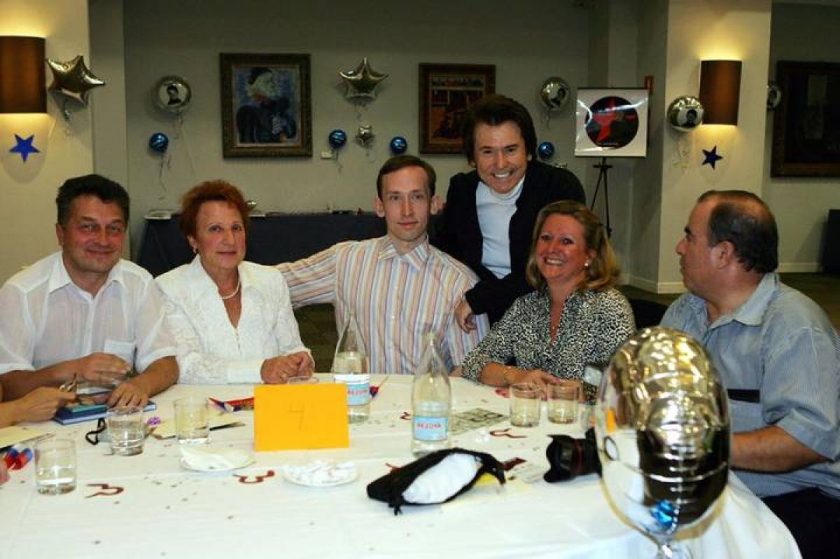 EN "#RAPHAEL INFINITO" CELEBRAMOS EL CUMPLEAÑOS DEL INSUPERABLE @RAPHAELartista. EN RADIO @GAMA1490 .
