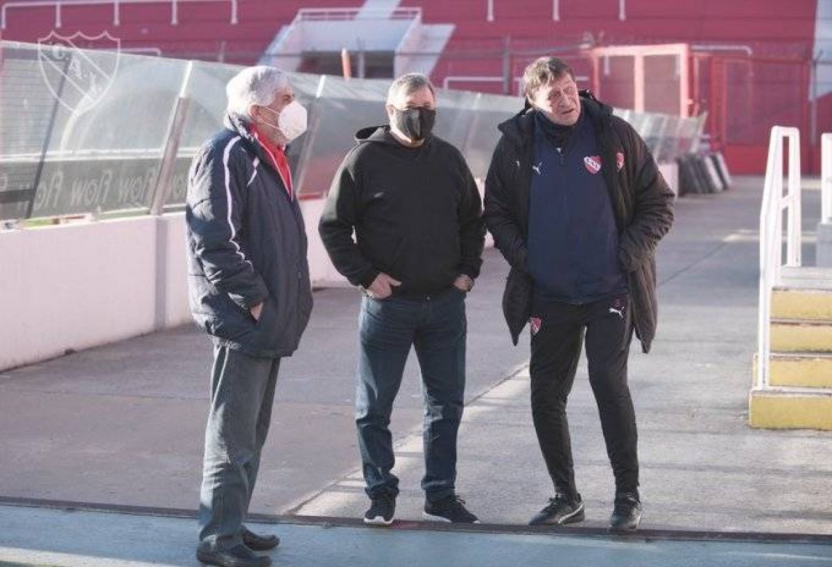 "#INDEPENDIENTE DE #AVELLANEDA") HUGO MOYANO, HÉCTOR MALDONADO CON JULIO FALCIONI.-