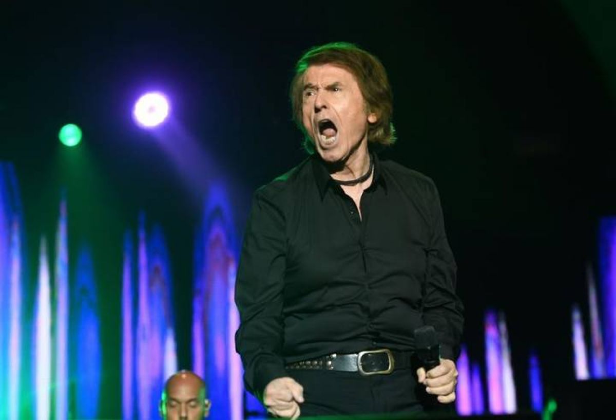 @villaverdefm)TODOS LOS #MARTES-NUEVOS HORARIOS-DANIEL GALOTO EN #ESPAÑA. TUESDAY IN #SPAIN! DIRECTLY FOR ALL #EUROPE! @RAPHAELartista-@Raphael_SVQ @Ayto_Sevilla @SevillaFC @diariosevilla @AndaluciaJunta @EAPMMM @Web_Raphaelista @raphaelista23