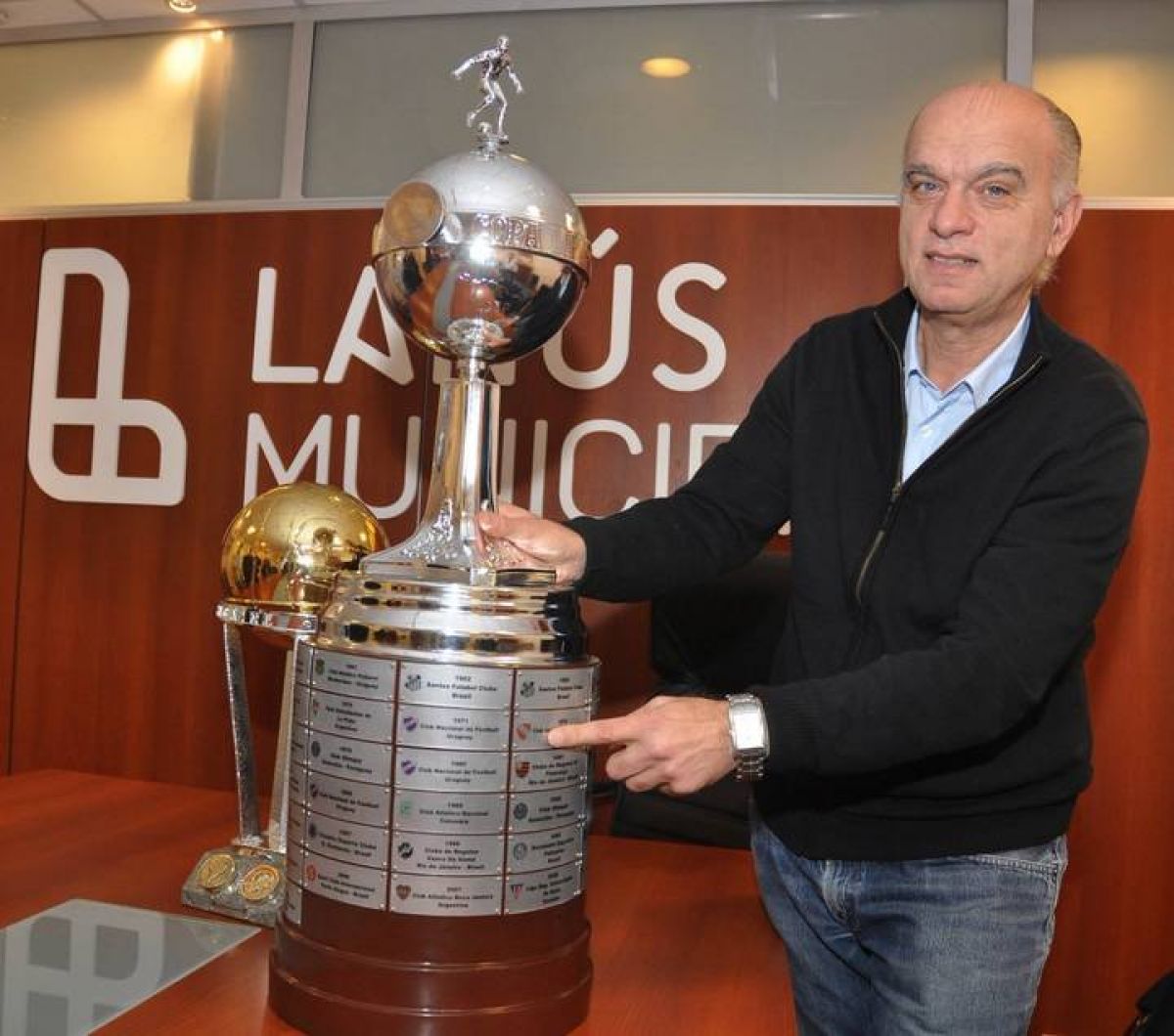 "INFIERNO ROJO") Néstor Grindetti: “Independiente está en terapia intensiva”.