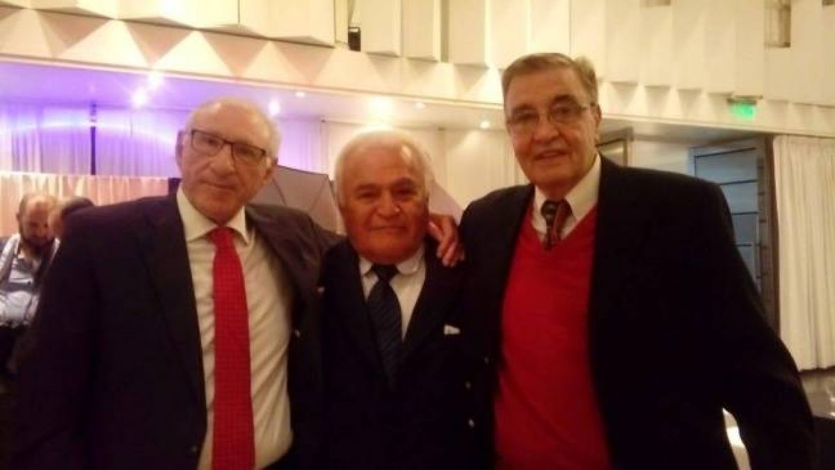"#PERÚ") Falleció el periodista deportivo Carlos Enciso por Covid-19. Ex Corresponsal de "El Gráfico".-