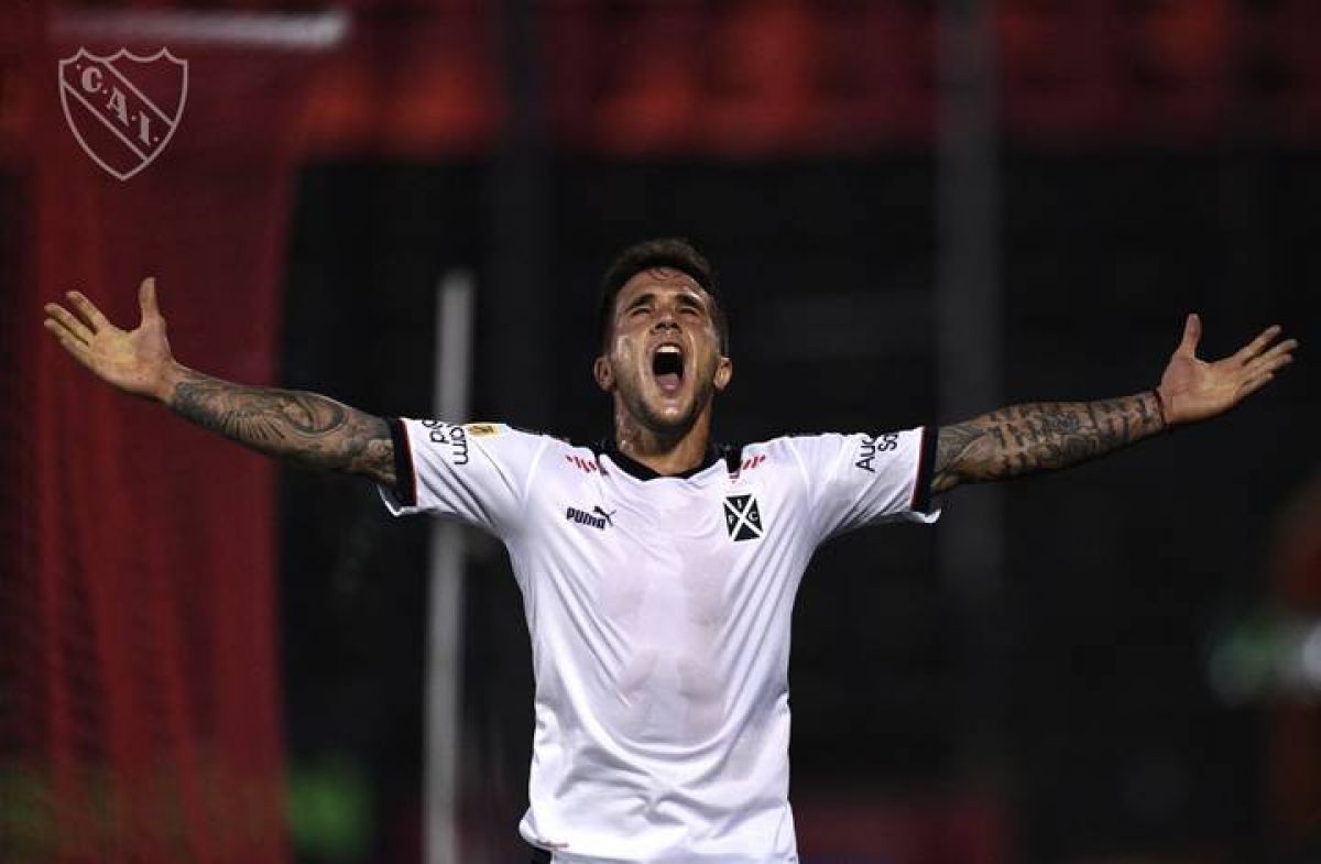 Bustos: "Estoy contento por el gol, por la victoria y porque sumamos de a tres".