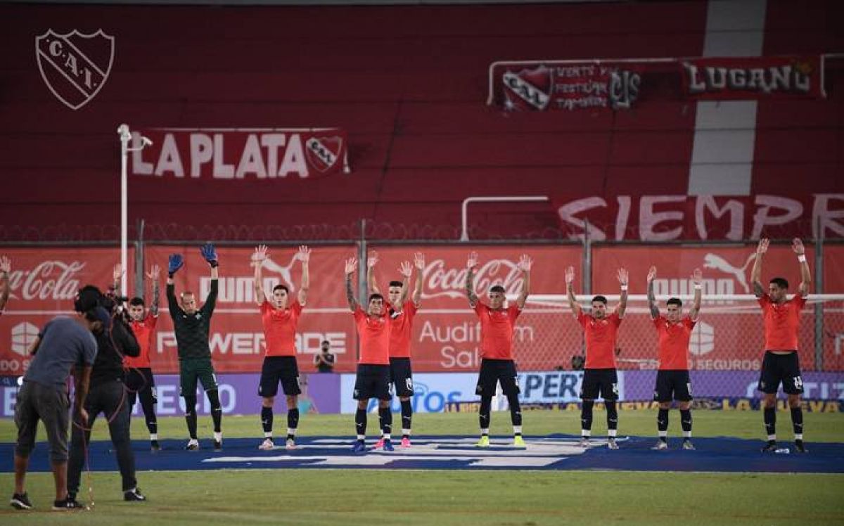 Rojo intenso. Por: Emiliano Penelas.-