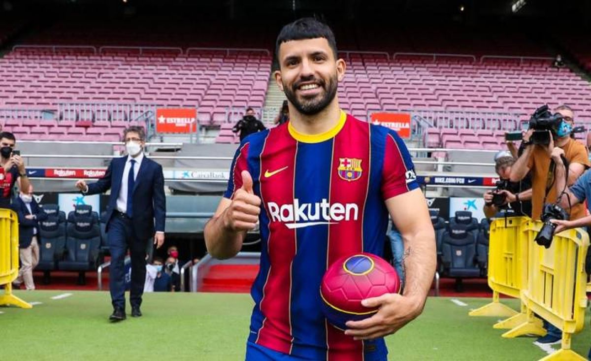 @marca ) Agüero, recibido con el tango 'Por una Cabeza', de Gardel y Le Pera .
