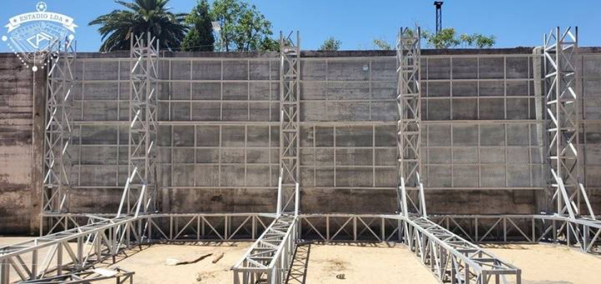@Estadio_LDA Prácticamente lista la segunda parte de la estructura que sostendrá la futura pantalla Led del Libertadores de América.
