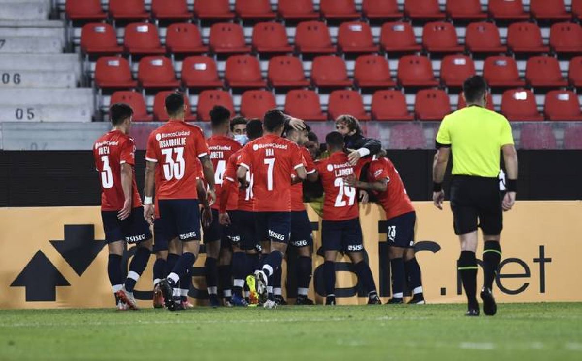 "#INDEPENDIENTE" DE #AVELLANEDA) A Octavos.-