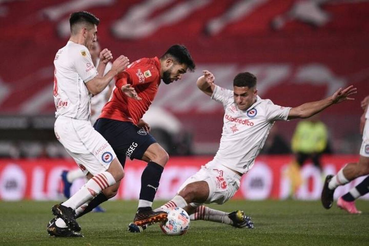 "PÁGINA 12") Independiente y Argentinos empataron sin goles.