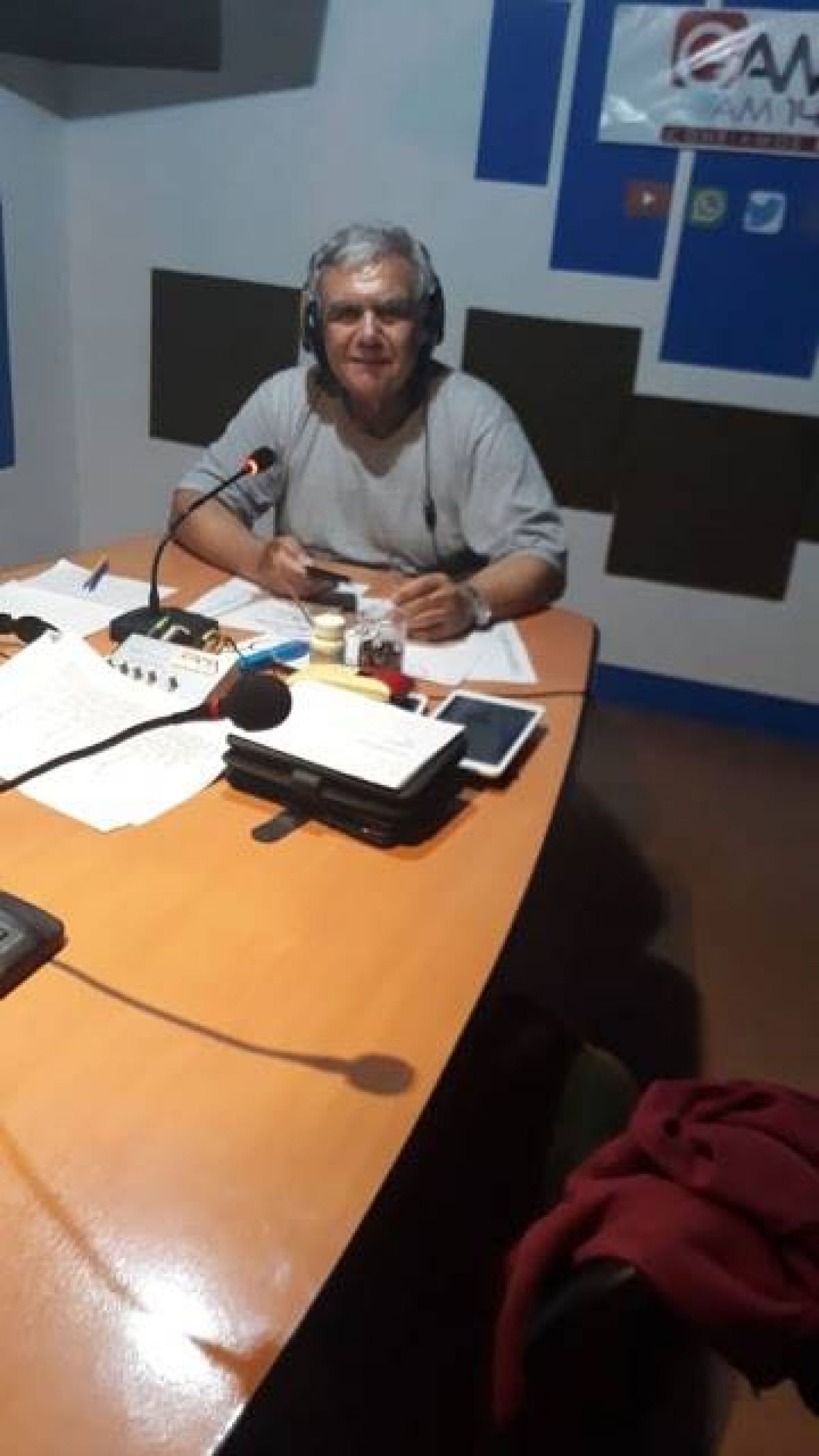 DESDE #ARGENTINA..."#RAPHAEL INFINITO" CON EL INSUPERABLE @RAPHAELartista Y "@44MILLONES" CON CANCIONES DE LAS PELÍCULAS MÁS FAMOSAS... PARA DISFRUTAR COMO SIEMPRE... EN @GAMA1490 ...