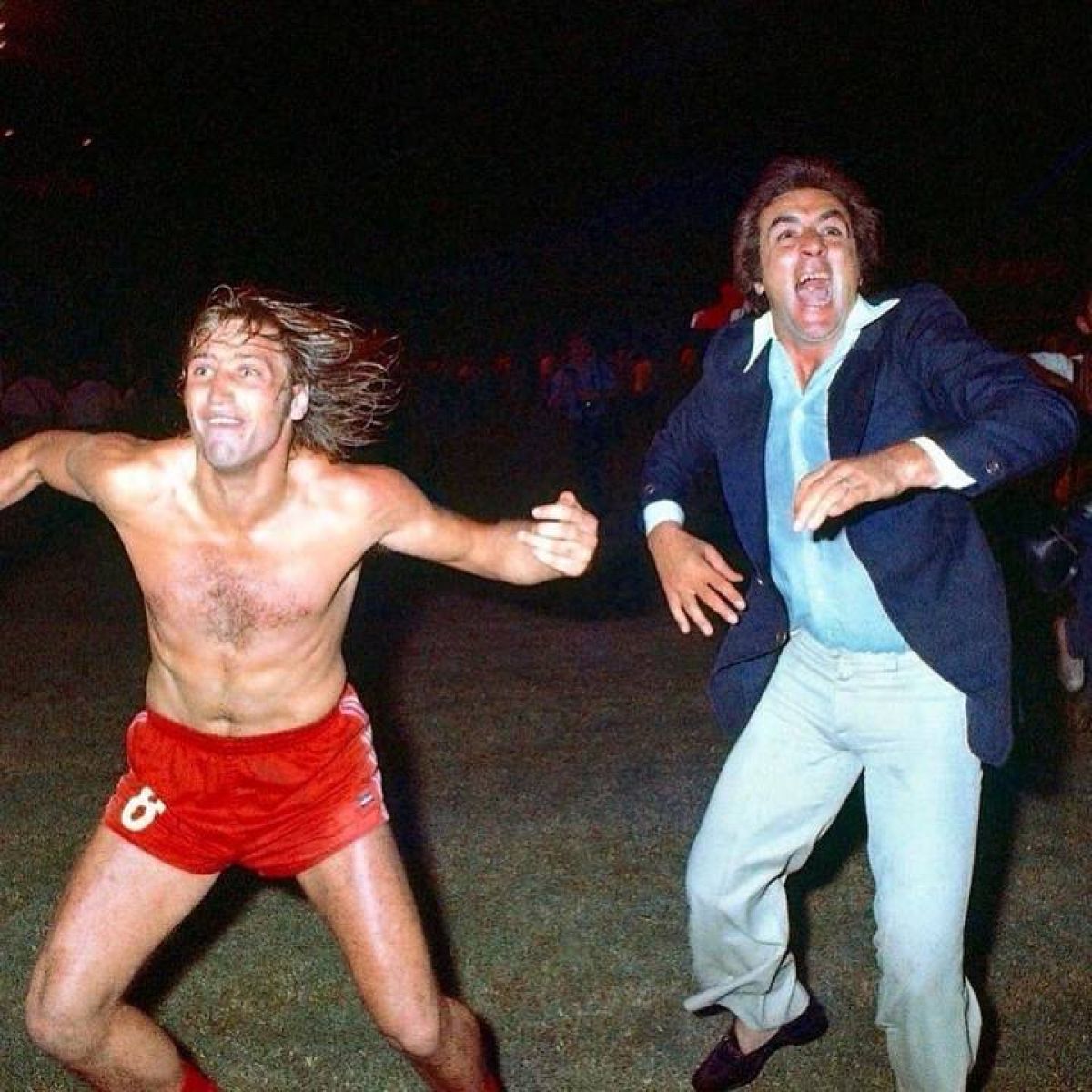 CLAUDIO GÓMEZ) @ElPartidoRojo Hoy Trossero cumple 68, y el Pato cumpliría 79.