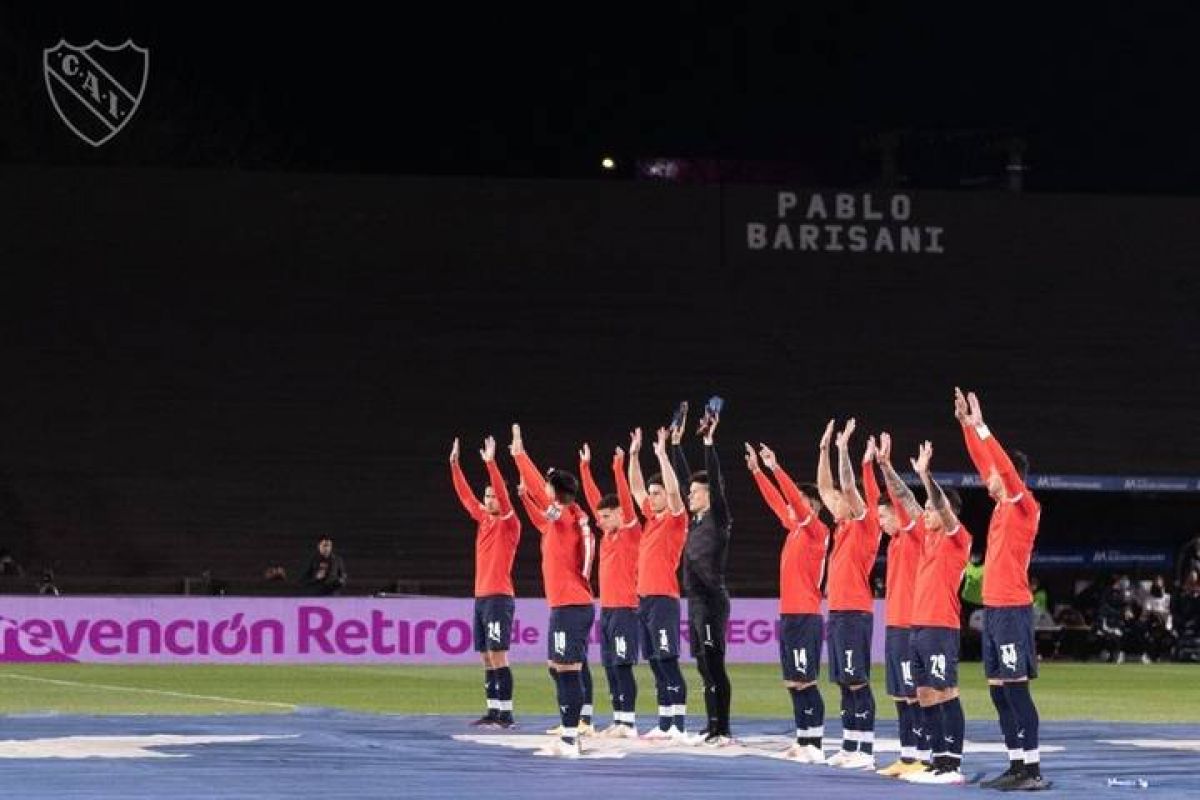 @Independiente Siempre #ConLosBrazosEnAlto. En todos lados. A pensar en el miércoles, #Independiente.