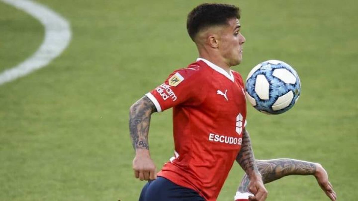 En hisopados previos al inicio del torneo, Fabricio Bustos dio positivo a COVID-19.