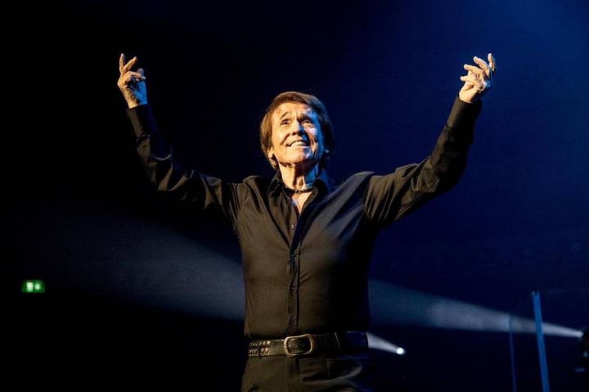 ¡AHORA REPETICIONES TODOS LOS DÍAS! A LAS 24.00 HS. HOY: "@44MILLONES" Y "#RAPHAEL #INFINITO" . @GAMA1490 .-