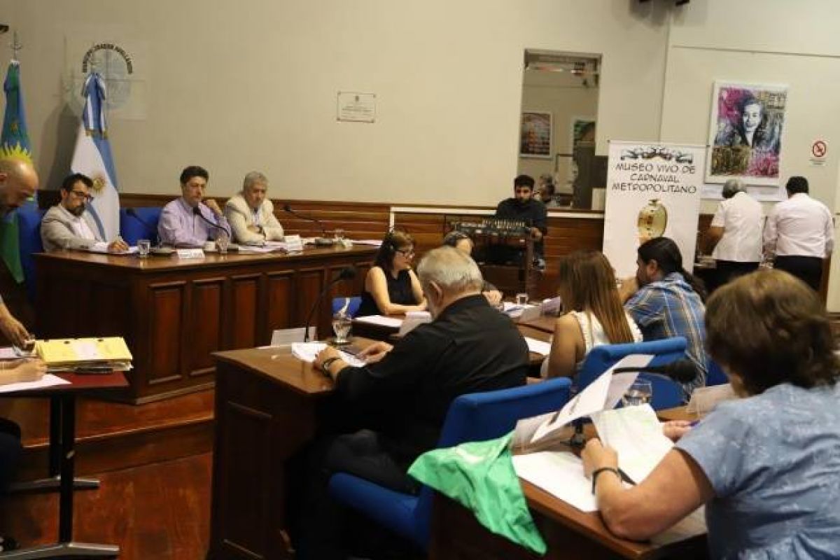"HONORABLE CONCEJO DELIBERANTE DE #AVELLANEDA") RECORDAMOS LAS SESIONES DEL #CONCEJO DEL AÑO ANTERIOR 2021. PRESIDENCIA: HUGO BARRUECO.