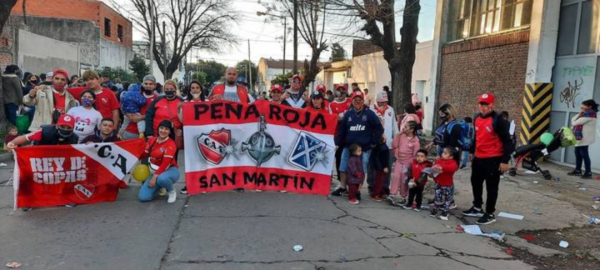 Peña de San Martín.-  El día Domingo 5 de Setiembre, la Peña Roja San Martín, festejó el día de la niñez, junto a niños del barrio La Rana.