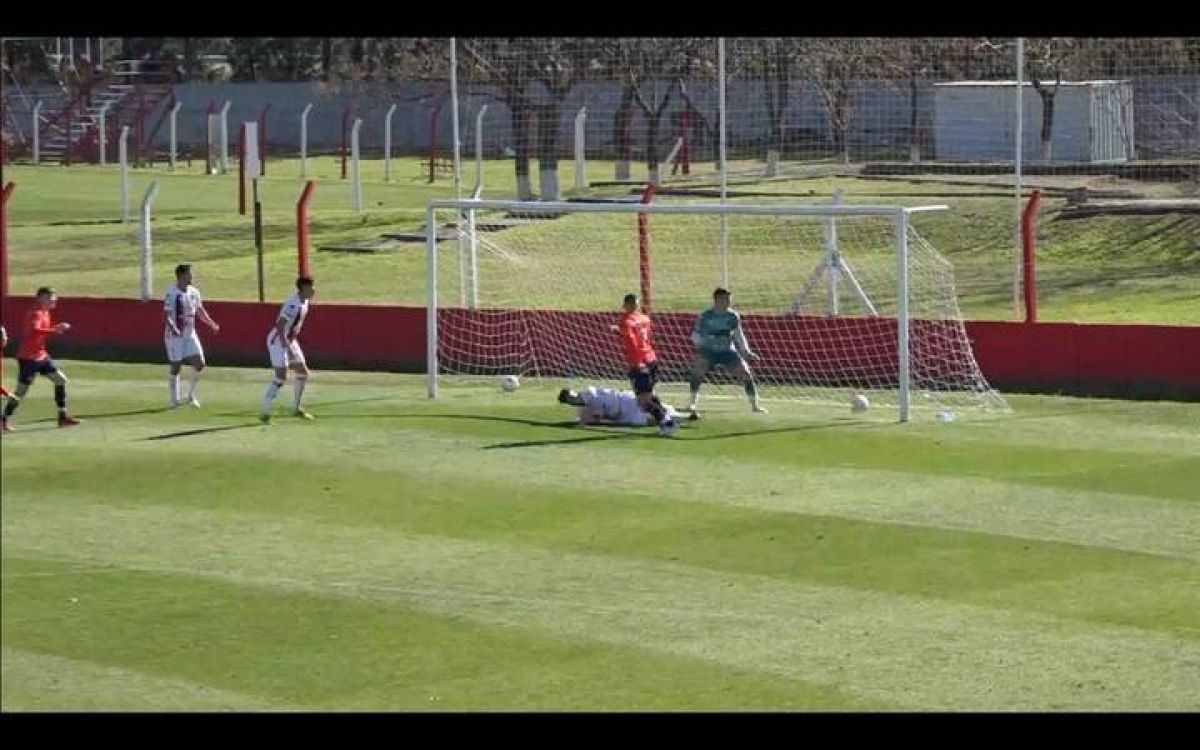 @Mati_Martinez #Reserva | Foto: El gol que no le dieron a Julian Romero.