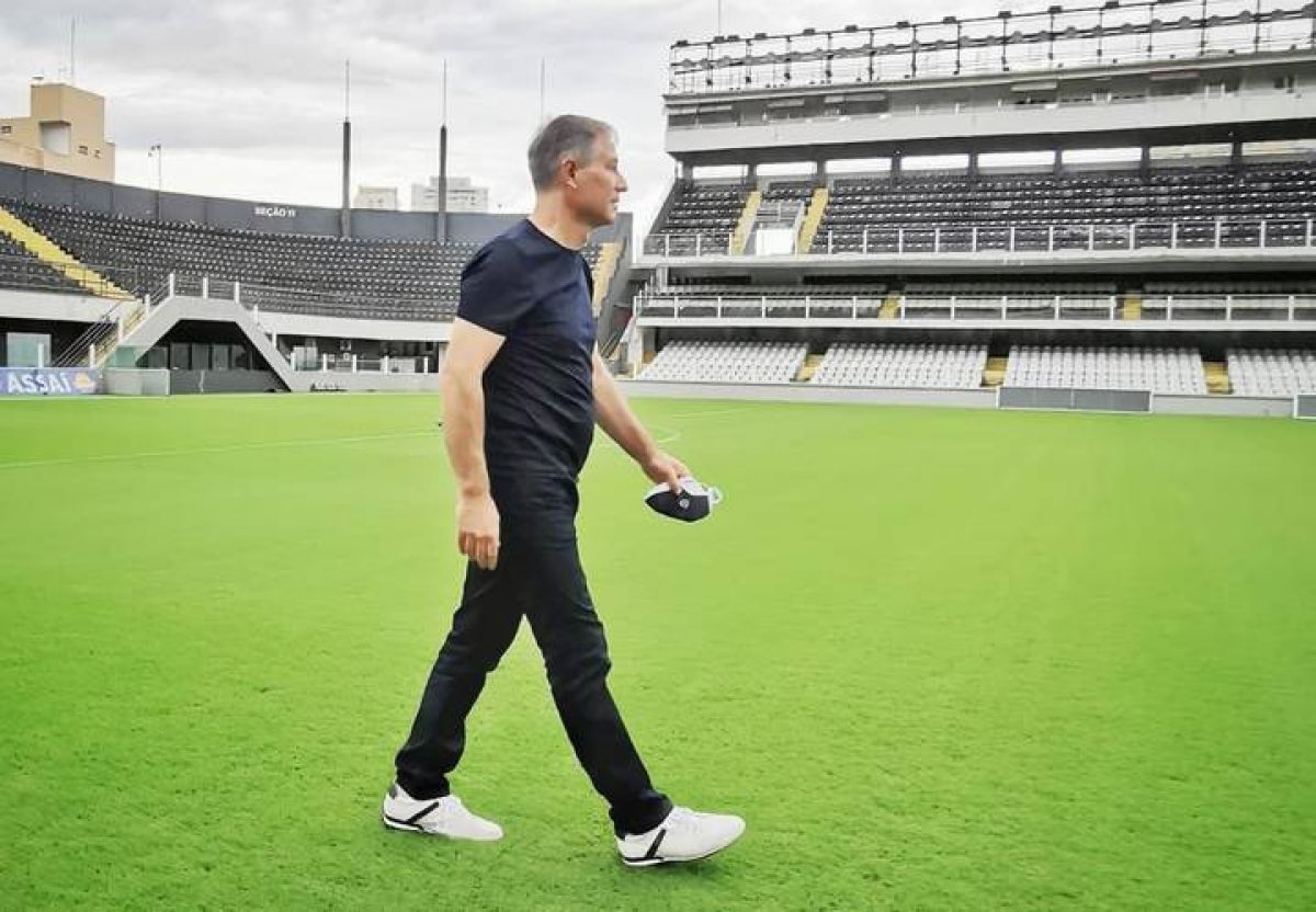 @arielholan_DT Hoy tuve el orgullo de conocer el Estadio Urbano Caldeira de Villa Belmiro.