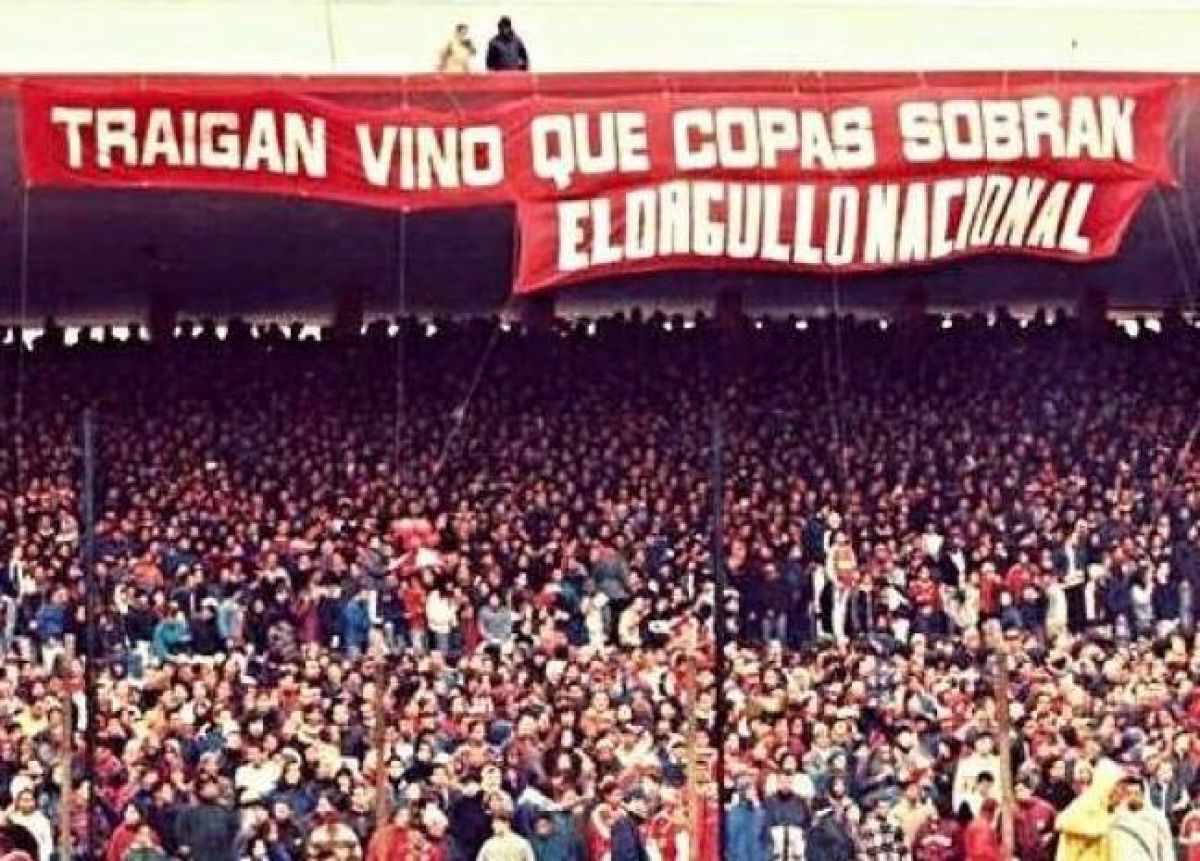 Sergio Rissi Films @RissiSergio · "TRAIGAN VINO QUE COPAS SOBRAN" .UNA DE LAS FRASES MÁS INGENIOSAS DE LOS TRAPOS EN LA DOBLE VISERA .
