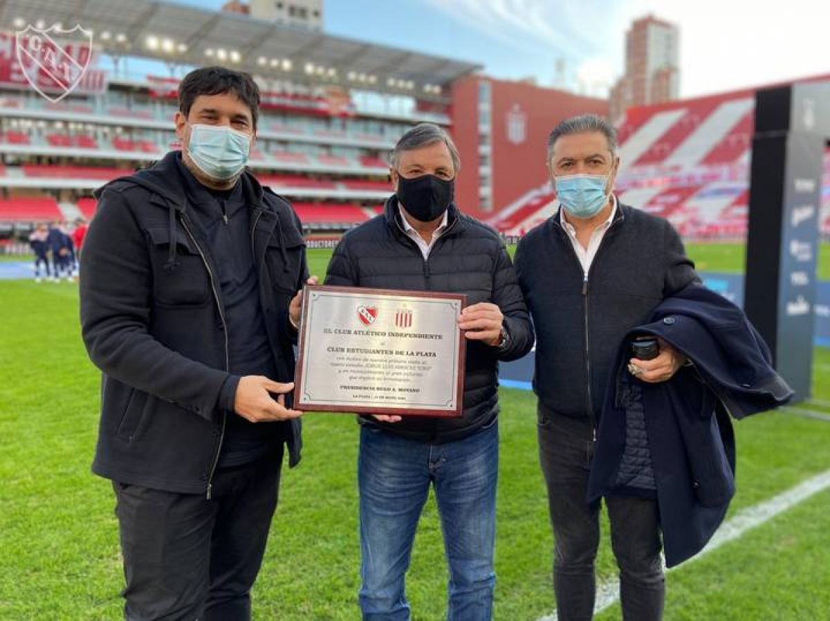 @Independiente Primera visita del Rey de Copas al Estadio Jorge Luis Hirschi desde su reinauguración .
