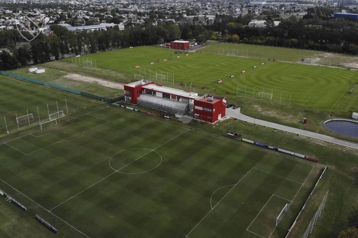 @Independiente El césped del Libertadores de América, ahora también en Domínico.