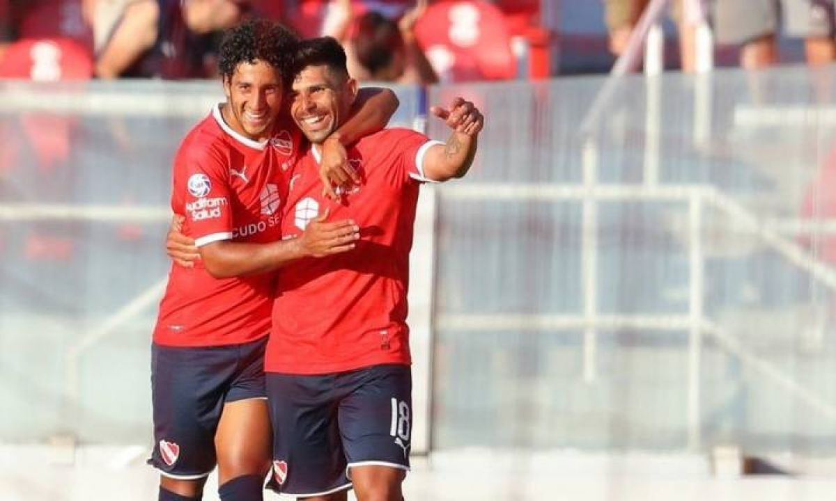 @facujauregui El viernes fue el último día de plazo impuesto por FIFA a #Independiente para abonar los U$S 6.000.000 al América de México por Silvio Romero y Cecilio Domínguez.