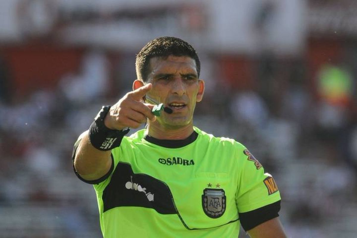 @Mati_Martinez Andrés Merlos será el árbitro entre #River e #Independiente .-