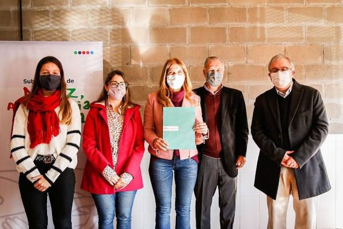 Magdalena Sierra y el secretario Nacional de SENAF, Gabriel Lerner, inauguraron una "Zona de crianza" en #Avellaneda.- @gestion_a .-