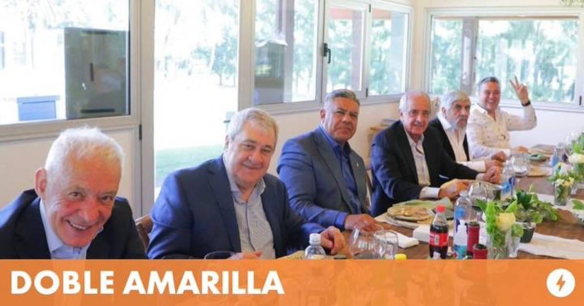 "FUENTE: DOBLE AMARILLA") HUGO MOYANO EN LA A.F.A.