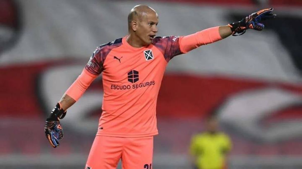 @GastonEdul Sebastián Sosa tiene el mismo problema contractual que tuvieron Bustos y Franco.