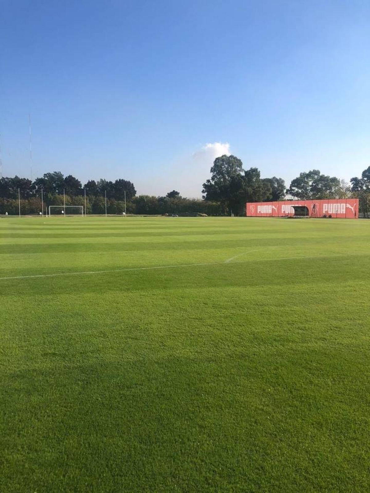 @faverona El plantel de #Independiente ya se entrena desde hace dos días en las nuevas canchas del predio de Domínico.