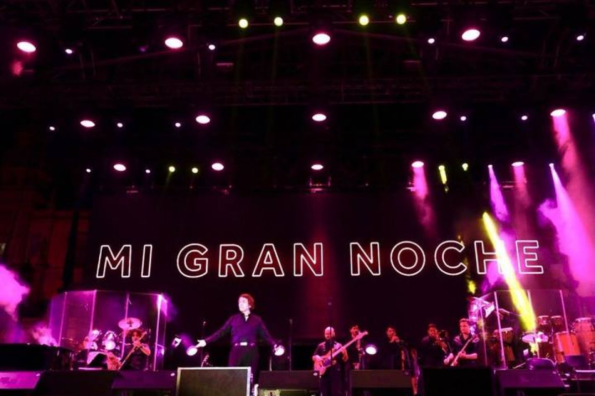 #JUEVES - DANIEL GALOTO Y SUS PROGRAMAS MUSICALES EN #ESPAÑA #SPAIN ... ¡CONECTÁTE! "@44millones" y "#Raphael Infinito" en FM #Villaverde de #España .- @RAPHAELartista @villaverdefm .-