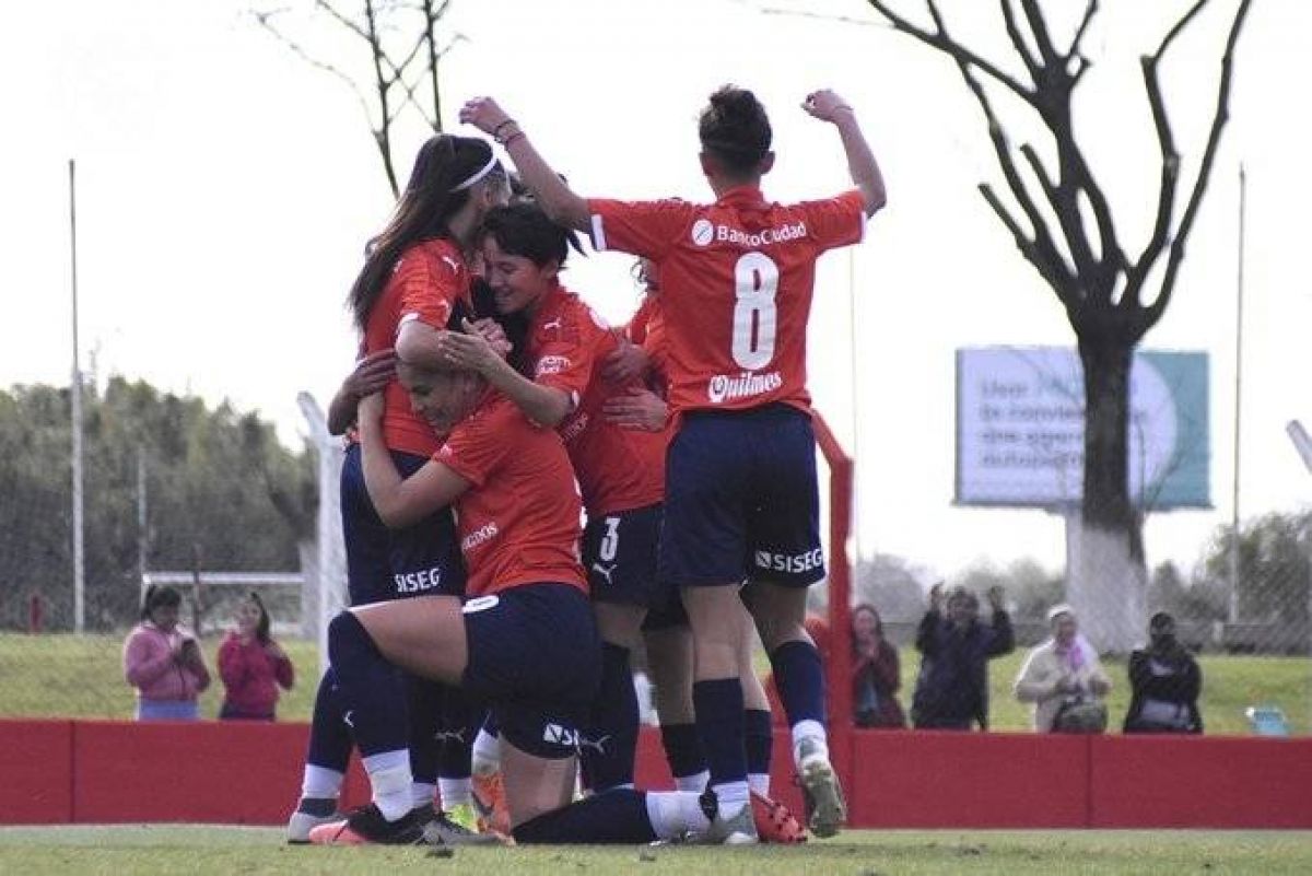 Las Diablas lograron su tercer triunfo al hilo, frente a Huracán y por la tercera fecha del Torneo Clausura.