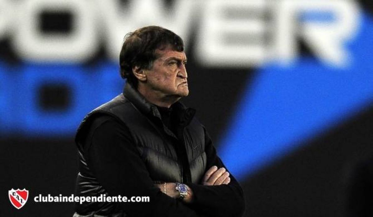 @GastonEdul ) Julio Falcioni va a seguir buscando un defensor y un volante.
