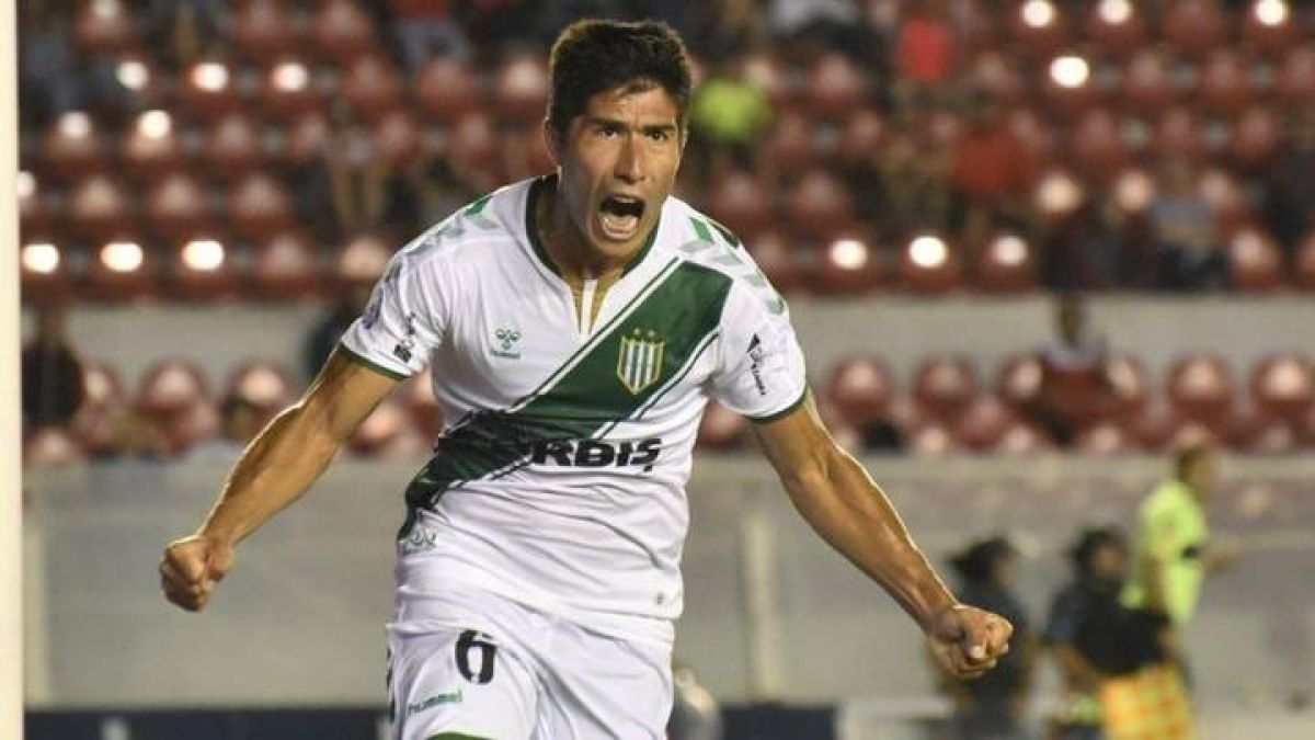 Gastón Edul @GastonEdul · Independiente avanza por Luciano Lollo.