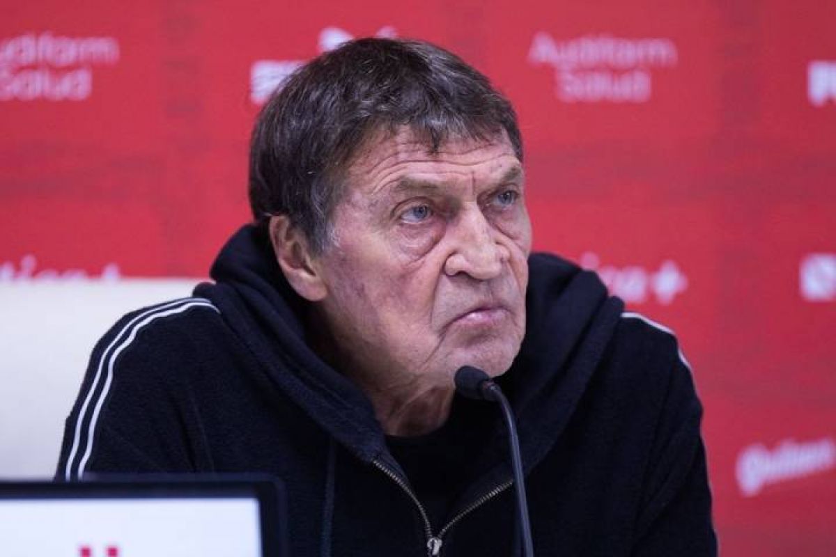 "OLÉ" - #INDEPENDIENTE) Charla clave por el futuro de Falcioni.