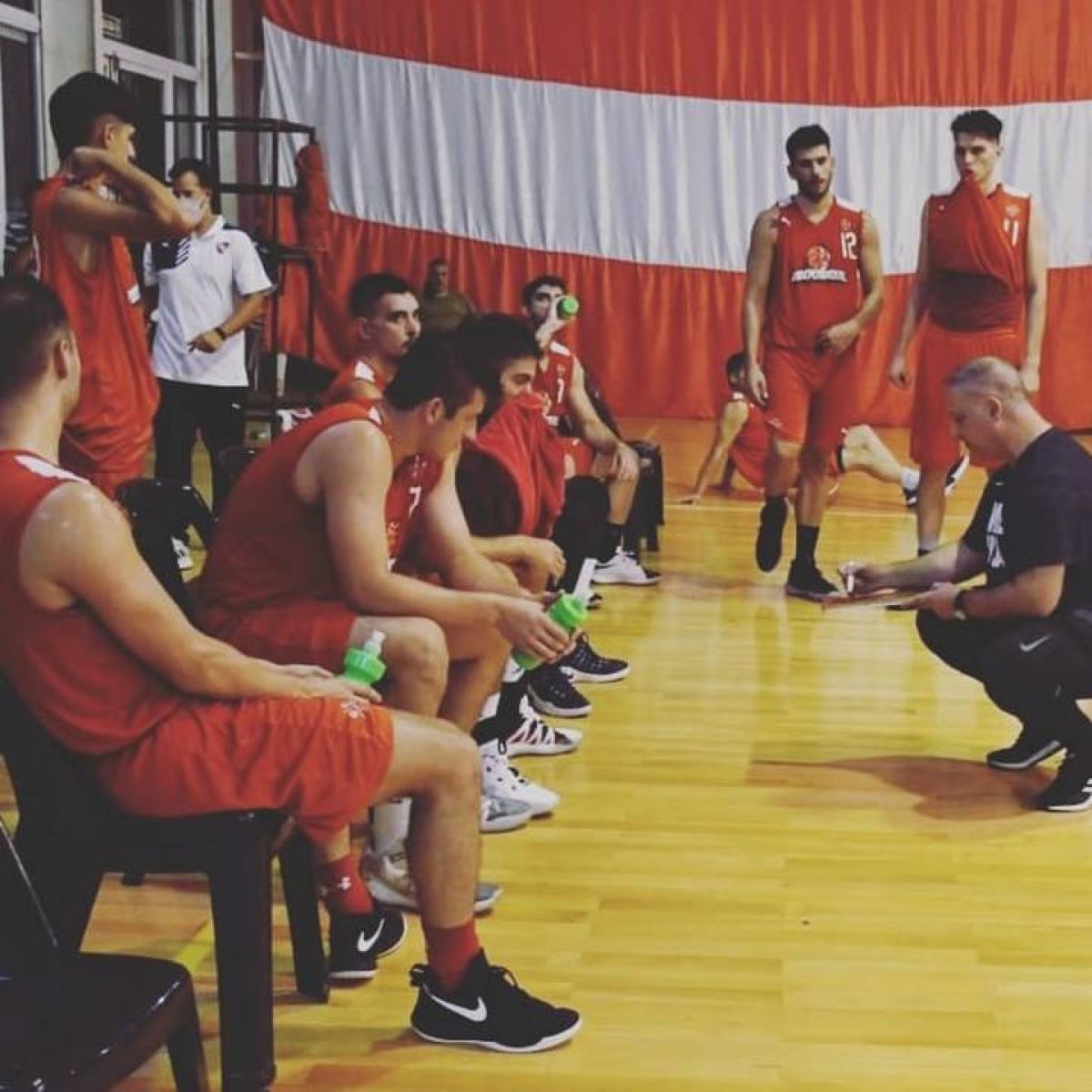 Daniel Lusianzoff) #BASQUET CAI @CaiBasquet Noche de amistoso.